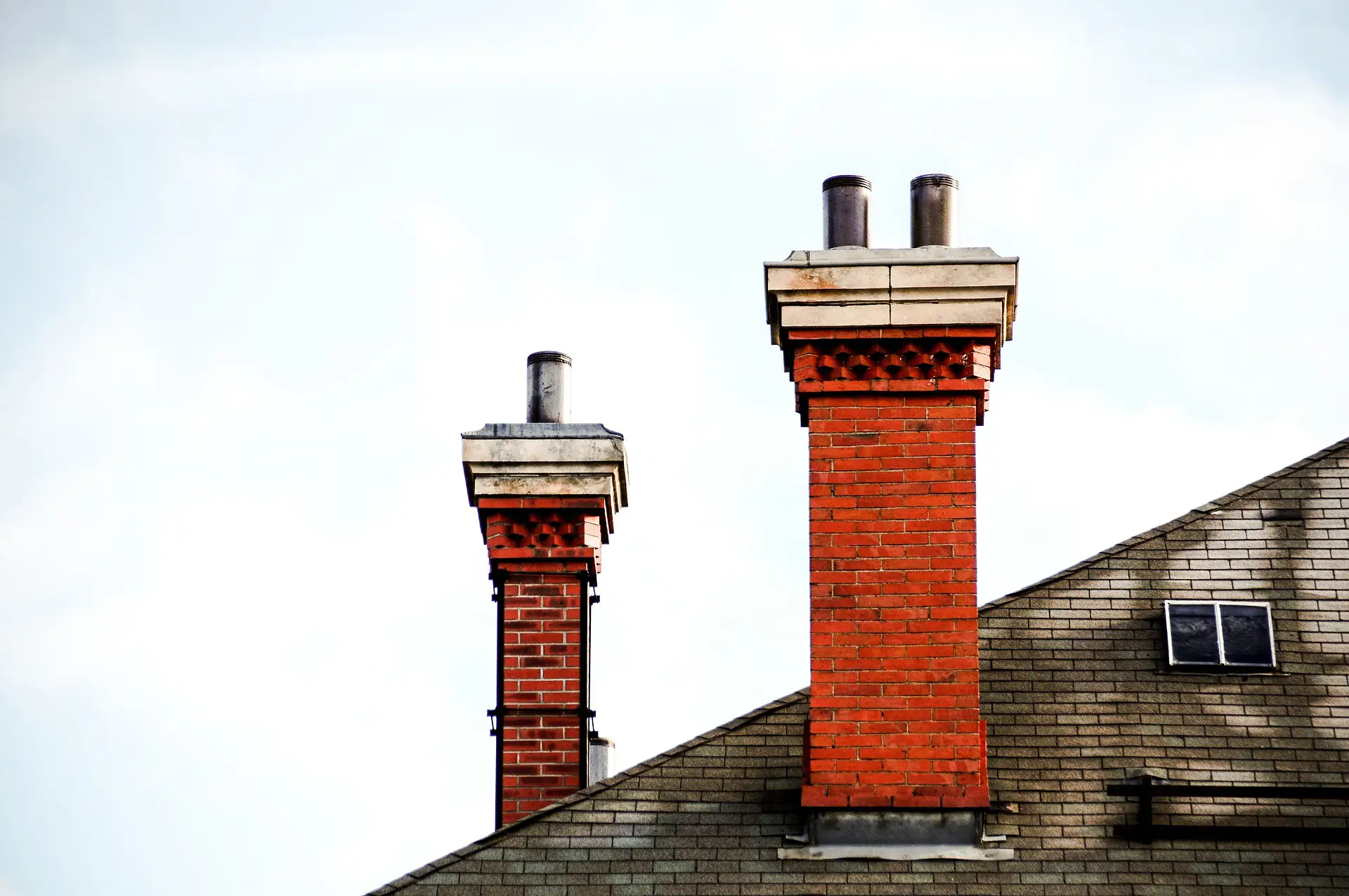 2 solutions naturelles pour nettoyer la vitre de votre cheminée